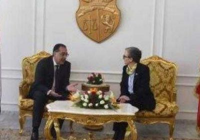 رئيس الوزراء المصري يعود إلى القاهرة بعد زيارته تونس