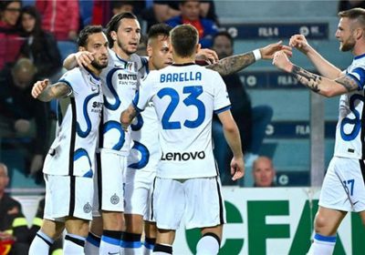 إنتر ميلان يتغلب على كالياري بثلاثية بالدوري الإيطالي
