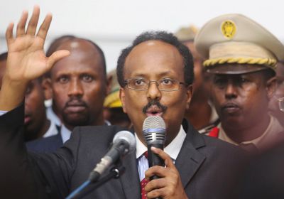رئيس الصومال الجديد يؤدي اليمين الدستورية