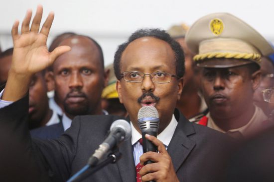 رئيس الصومال الجديد يؤدي اليمين الدستورية