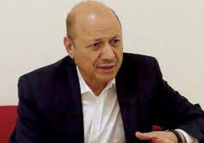 بعد تسيير أول رحلة من صنعاء.. العليمي يثمن جهود 3 أطراف