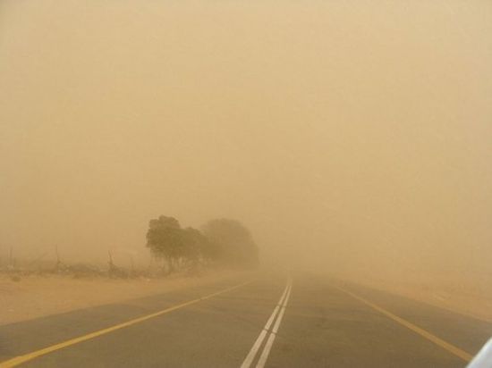 أجواء حارة ومغبرة على سواحل الجنوب غدا