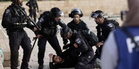 قوة إسرائيلية تعتقل 8 شبان من "حماس"