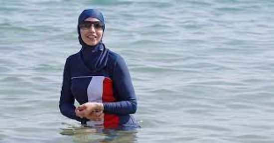 فرنسا تتجه للسماح بارتداء النساء البوركيني