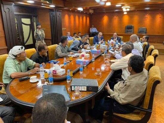 وزير النقل يوجه برفع كفاءة ميناء عدن