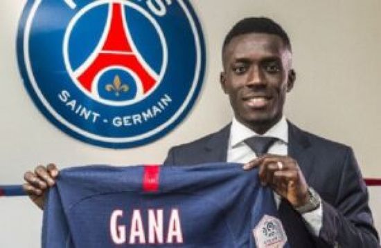 الرئيس السنغالي يتضامن مع لاعب سان جيرمان