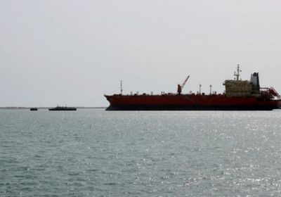 هروب سفينة بعد الاعتداء عليها بسواحل الحديدة
