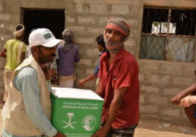 توزيع مساعدات غذائية في لودر