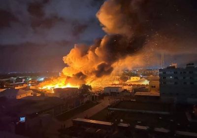 حريق هائل في سوق شعبي بمقديشو ومحاولات لإخماد النيران