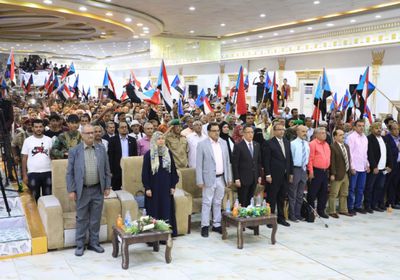 بمشاركة قيادات "الانتقالي".. جماهير عدن تحتفي بذكرى فك الارتباط