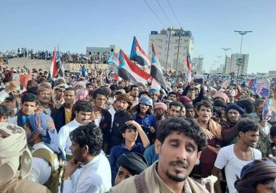 صور.. مشهد مهيب لحشود المهرة باحتفالات ذكرى فك الارتباط