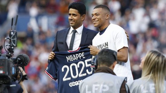 رسميًا.. مبابي يجدد عقده مع باريس سان جيرمان