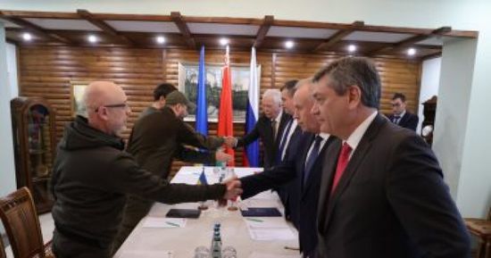 مساعد "بوتين": تجميد المحادثات مبادرة أوكرانية بالكامل