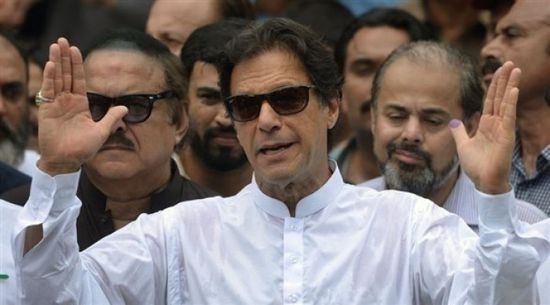 عمران خان يدعو لمسيرة إلى إسلام أباد