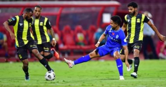 الهلال يصطدم بالاتحاد.. مواعيد مباريات اليوم الإثنين