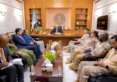 الزُبيدي يثني على إسناد التحالف للجبهات بمواجهة الحوثيين