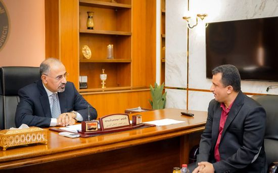 الزُبيدي يوجه بتحسين قدرات قطاع الكهرباء في عدن