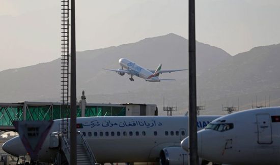 قرقاش يعلق على فوز الإمارات بعقد تشغيل 3 مطارات أفغانية