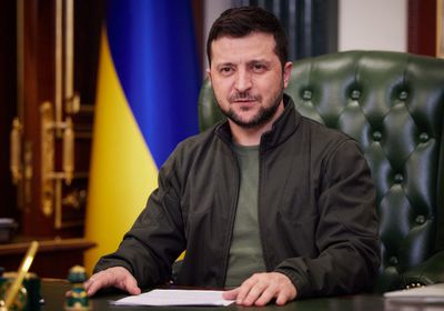 زيلينسكي يأمر بإنهاء سفر الروس إلى بلاده بدون تأشيرة