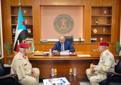 الرئيس الزُبيدي يناقش استئناف نشاط الكلية العسكرية
