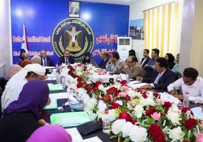 بن بريك يطالب مجلس القيادة والحكومة بتحسين الخدمات والأوضاع المعيشية