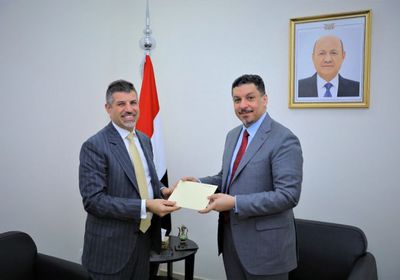 السفير الأمريكي الجديد يتقدم بأوراق اعتماده