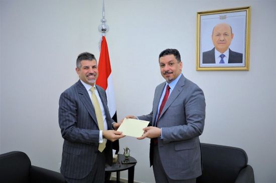 السفير الأمريكي الجديد يتقدم بأوراق اعتماده