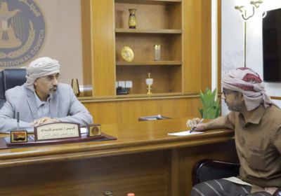 الرئيس الزُبيدي يناقش سير عمل "انتقالي وادي حضرموت"