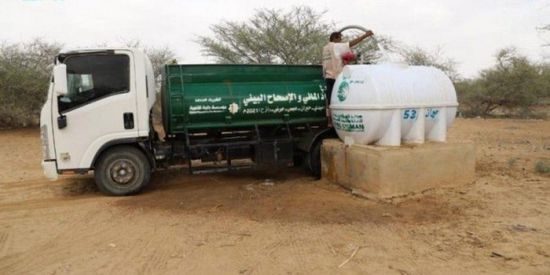 إمداد مخيمات نازحي الخوخة بأكثر من 700 ألف لتر مياه