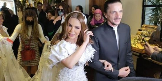 الفنانة المصرية دنيا عبدالعزيز تحتفل بزواجها