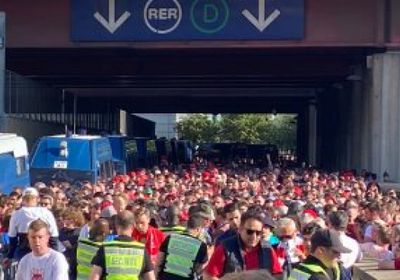 جماهير ليفربول تحاول اقتحام الملعب دون تذاكر