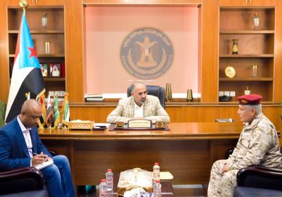 الزُبيدي يبحث ضمان وصول الإمدادات والتموين للوحدات القتالية