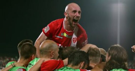 فريق مونزا يتأهل للدوري الإيطالي