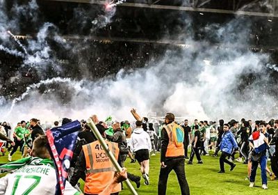 إصابة 17 مشجعًا وشرطيين بالدوري الفرنسي