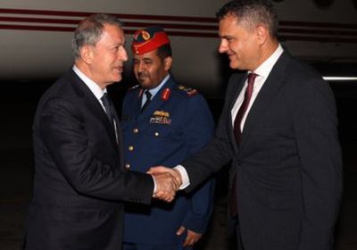 وزير الدفاع التركي يصل إلى الإمارات