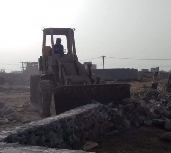 إزالة مباني مخالفة في خورمكسر