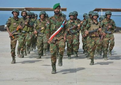 عرض عسكري للحزام الأمني في عدن (صور)