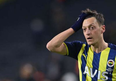 رغم إيقافه.. مسعود أوزيل يؤكد بقاءه في فناربخشه