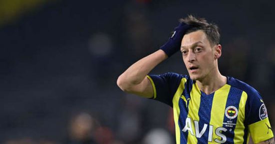 رغم إيقافه.. مسعود أوزيل يؤكد بقاءه في فناربخشه