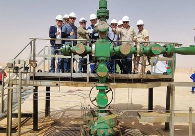 الجزائر: بدء الإنتاج من بئر "الركايز" النفطية