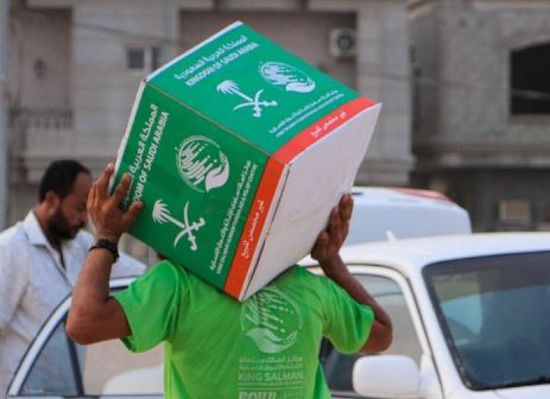سلمان للإغاثة يسلم 89 طنا من الأغذية للمستحقين بالمهرة