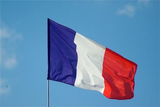 بعد تمديد الهدنة.. السفارة الفرنسية تطالب بفتح الطرق