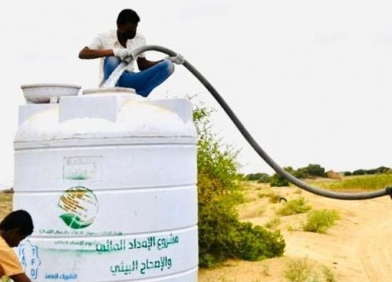 "الإمداد المائي" يضخ مئات آلاف اللترات في الخوخة