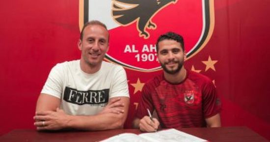 الأهلي المصري يمدد عقد لاعبه محمد محمود