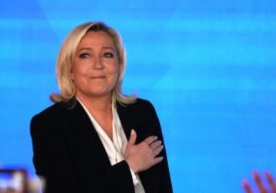 رشق مرشحة الرئاسة الفرنسية مارين لوبان بالبيض