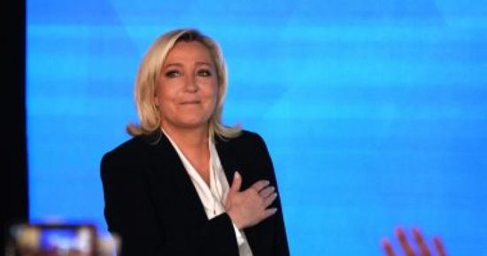 رشق مرشحة الرئاسة الفرنسية مارين لوبان بالبيض