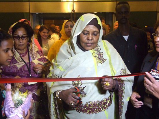 وفاة زوجة الرئيس السوداني السابق عمر البشير