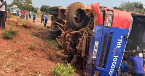 مصرع 22 شخصًا وإصابة آخرين في سقوط حافلة بالهند