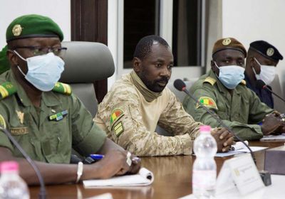 الحكام العسكريون بمالي يرجئون العودة للحكم المدني عامين
