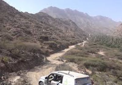 إصرار حوثي على فتح طرق ترابية بتعز